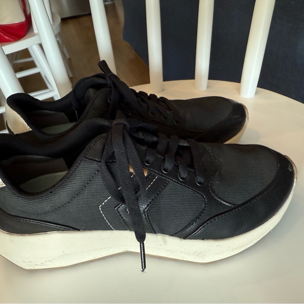Dr. Scholl's Black Athletic Shoes women’s size 7.5 Hannah Retro Sneaker